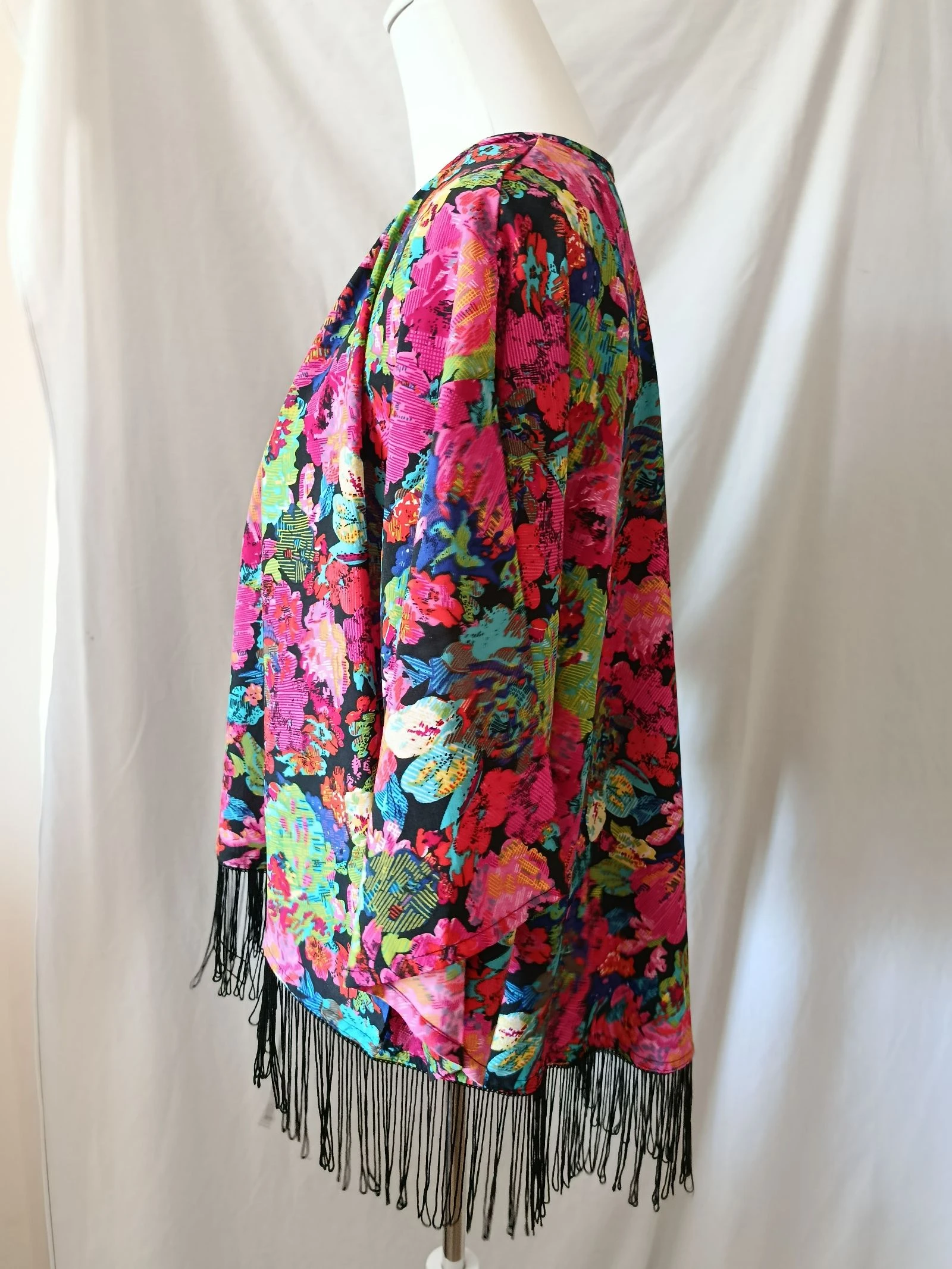 Cardigan kimono floral multicolor con flecos Koala Bay talla S – photo 2